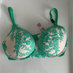 Victoria’s Secret Bra, 32D, NWT